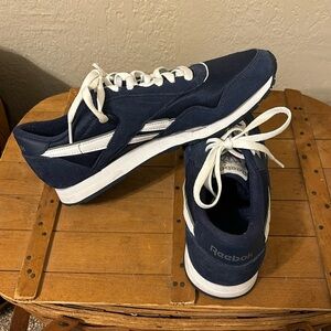 Women’s reeboks size 9!